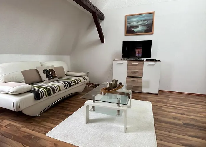 Sunny Loft With Mountain Views Lejlighed