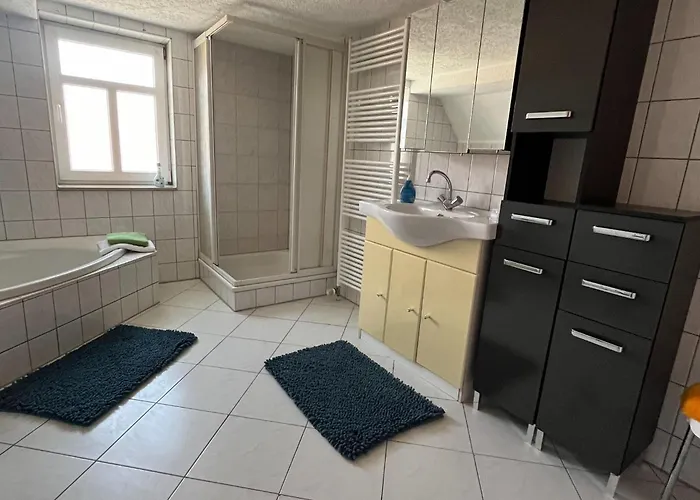 Sunny Loft With Mountain Views